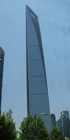 Shanghai World Financial Center 101 Etagen und mit 492m das 
2 höchste Gebäude der Stadt