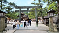 izumo-taisha-schrein-einer-der-ltesten-und-bedeutensten-shinto-schreine-japans.jpg